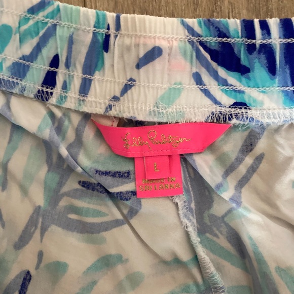 Lilly Pulitzer Walk Around Shorts. Lrg NWOT - Picture 2 of 5